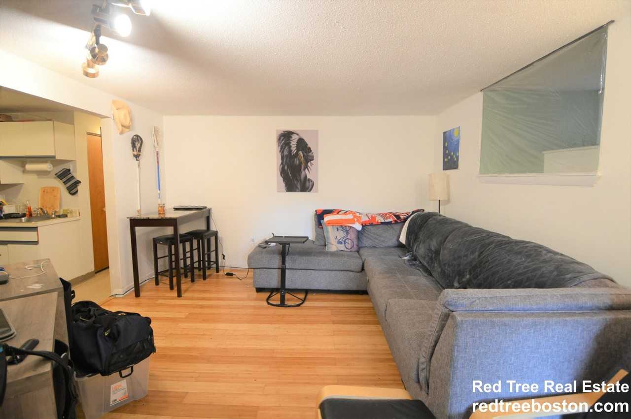 21 Kinross Rd #1 - Photo 3 of 11