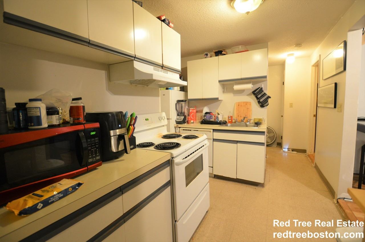 21 Kinross Rd #1 - Photo 4 of 11
