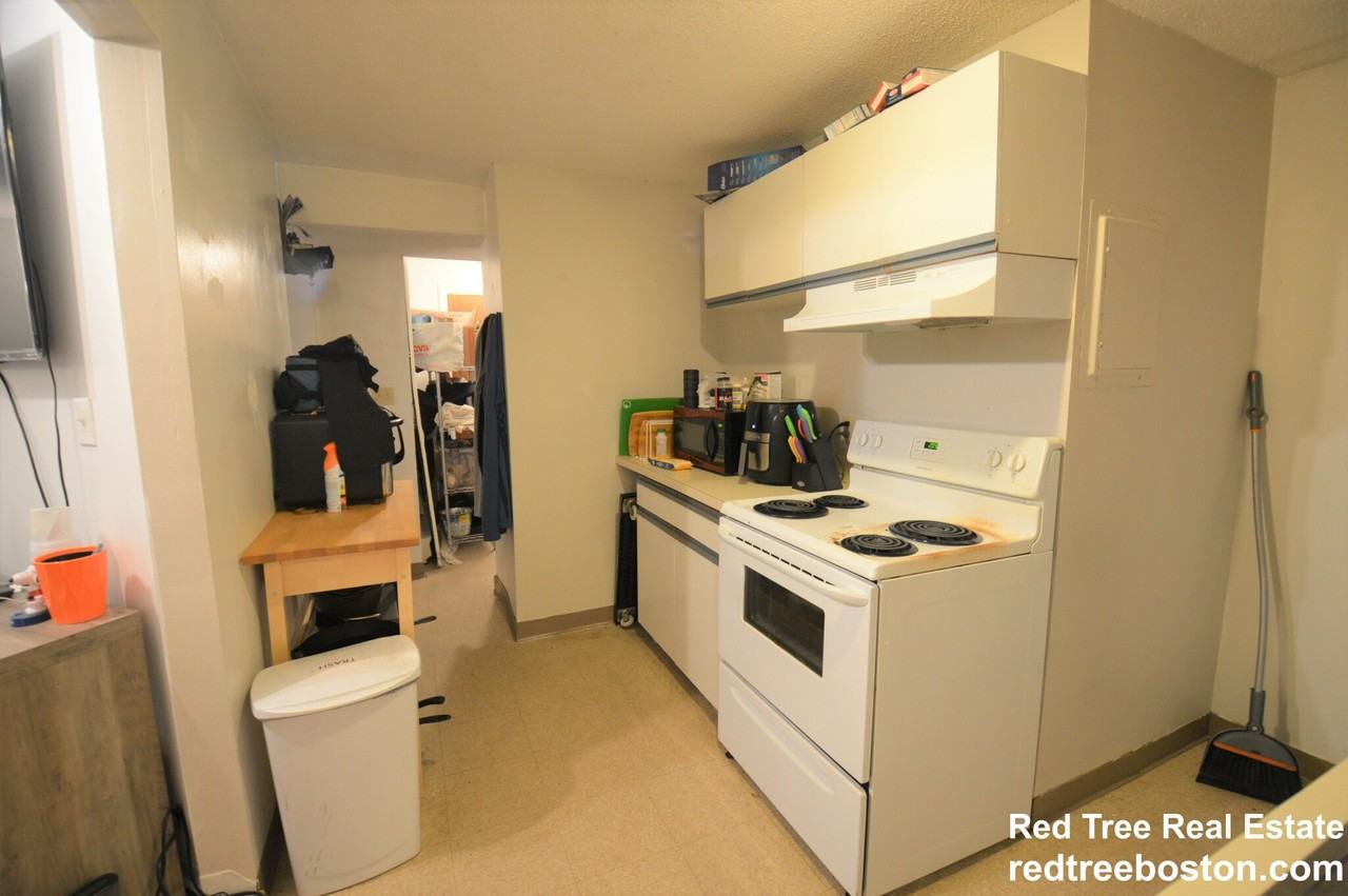 21 Kinross Rd #1 - Photo 5 of 11