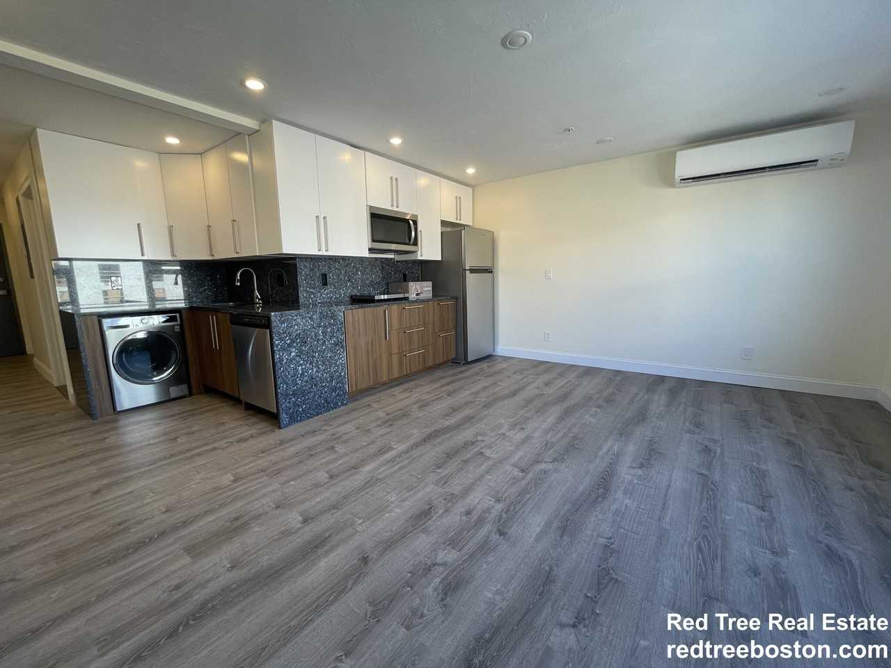 1028 Commonwealth Ave #403