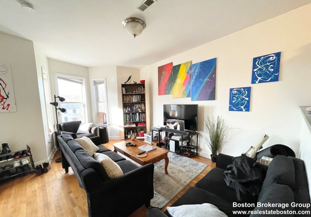 150 Marcella St #3 - Photo 3 of 10