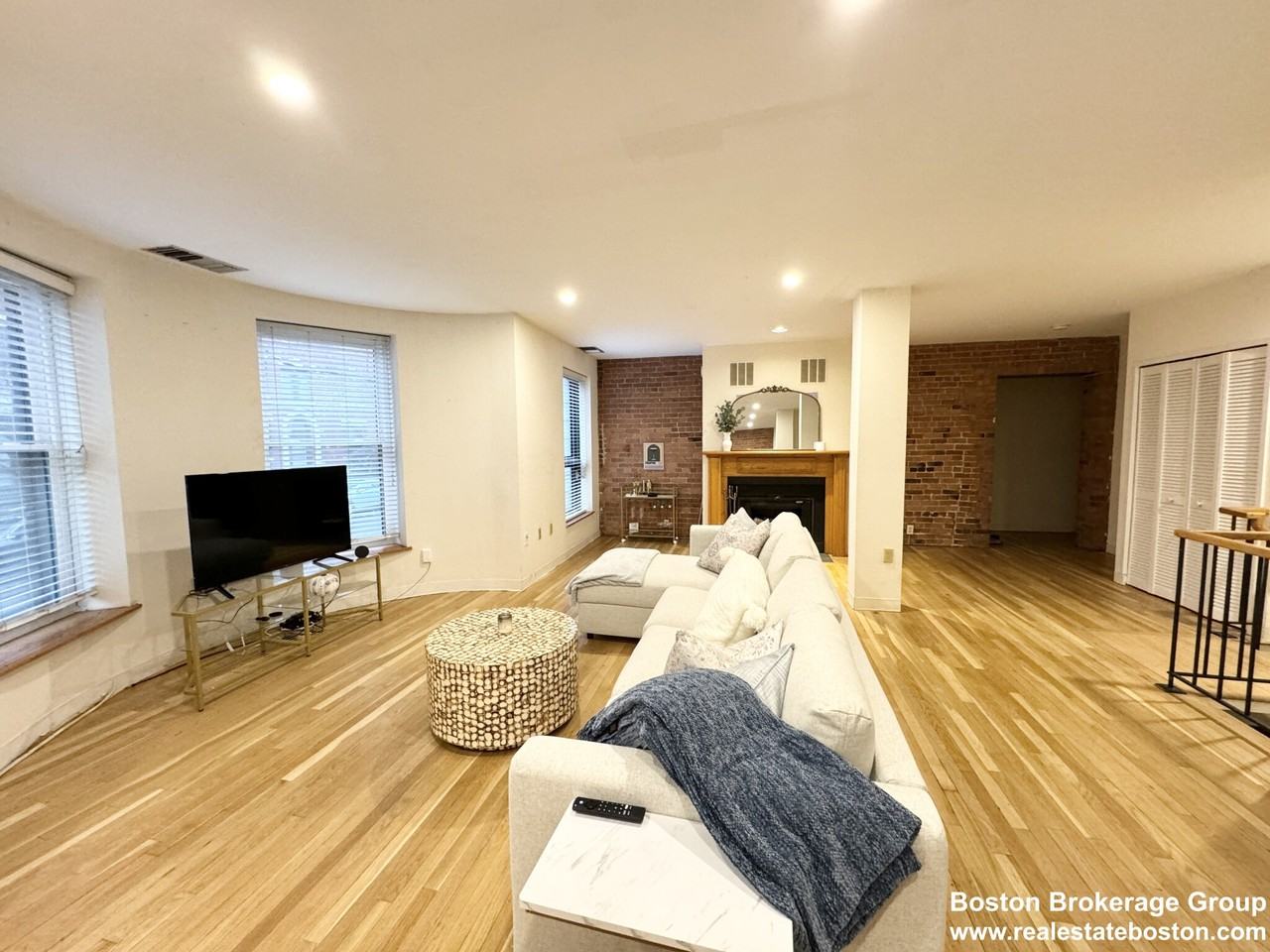96 Gainsborough St #103W - Photo 3 of 11