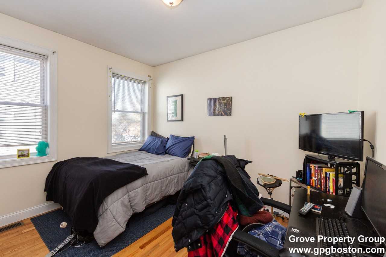 182 Calumet St - Photo 2 of 11