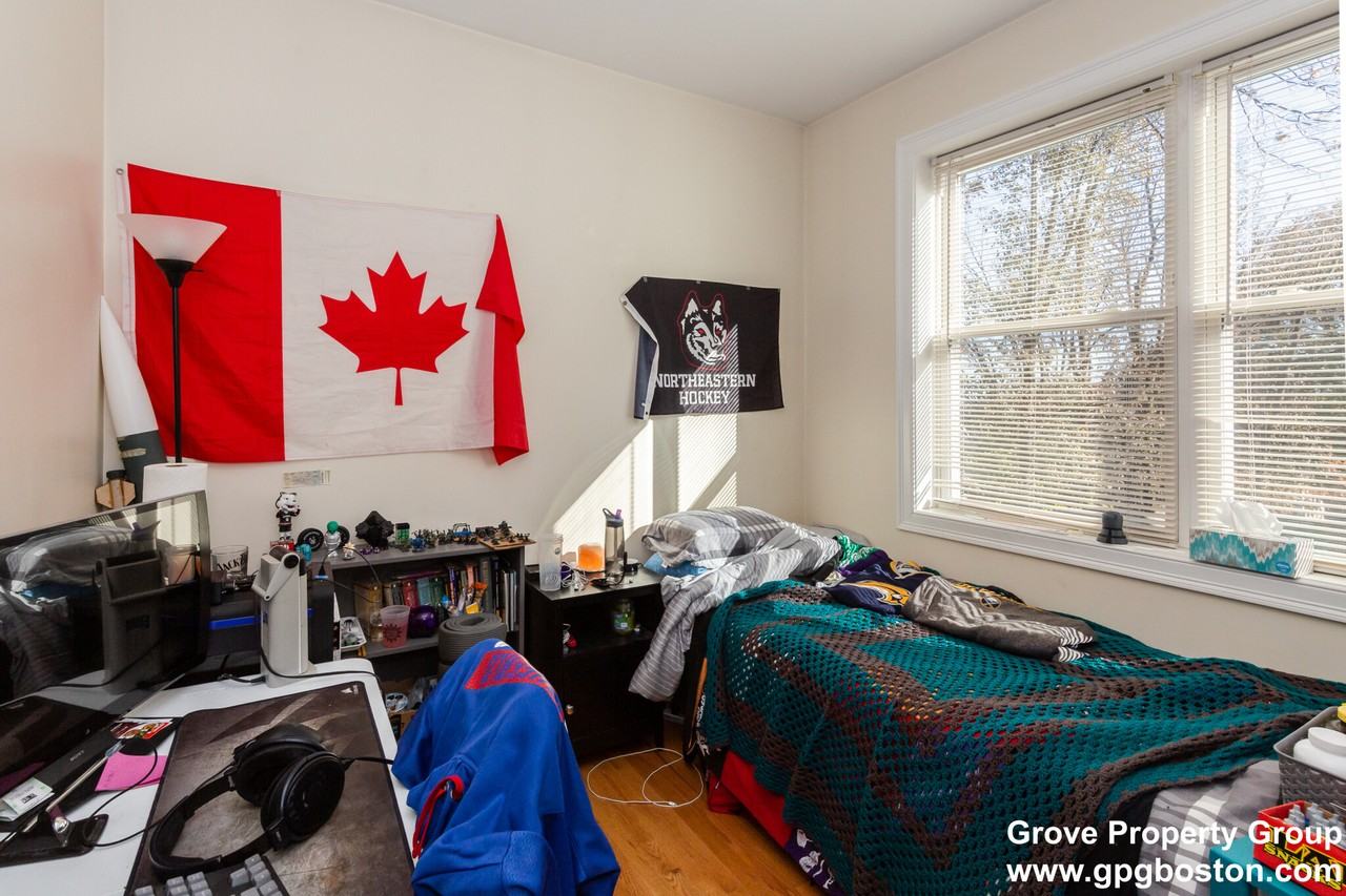 182 Calumet St - Photo 3 of 11