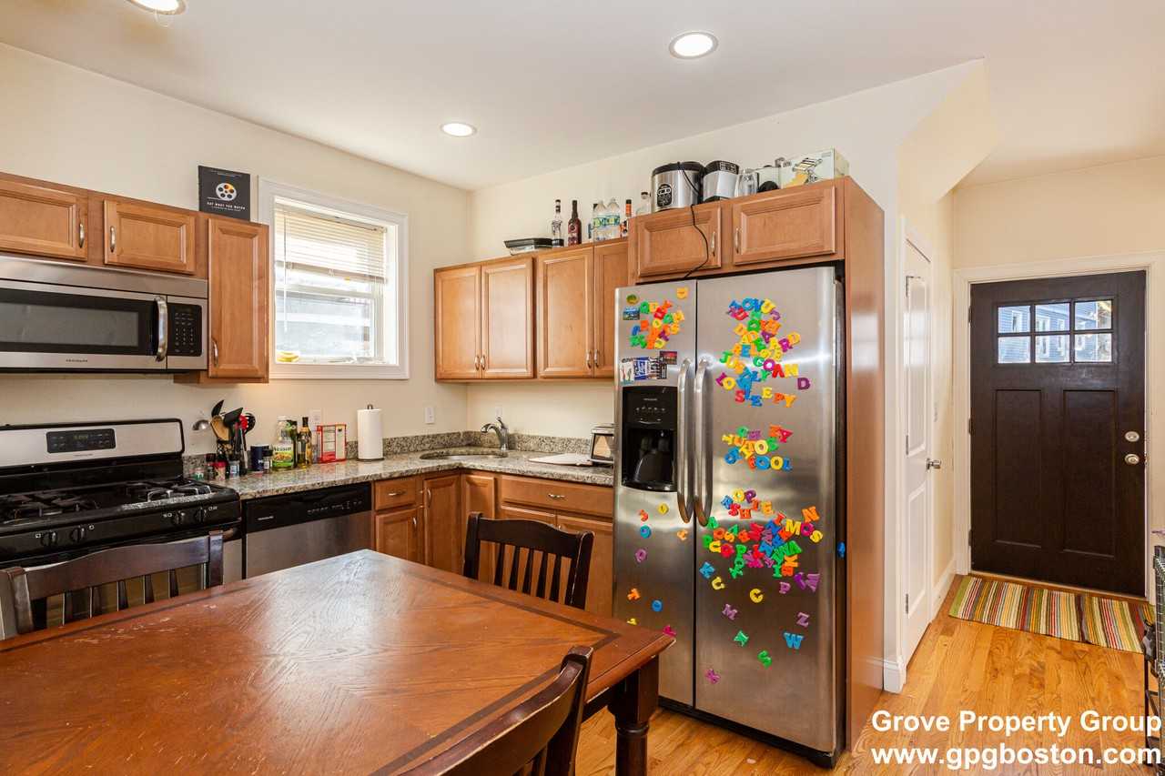 182 Calumet St - Photo 6 of 11