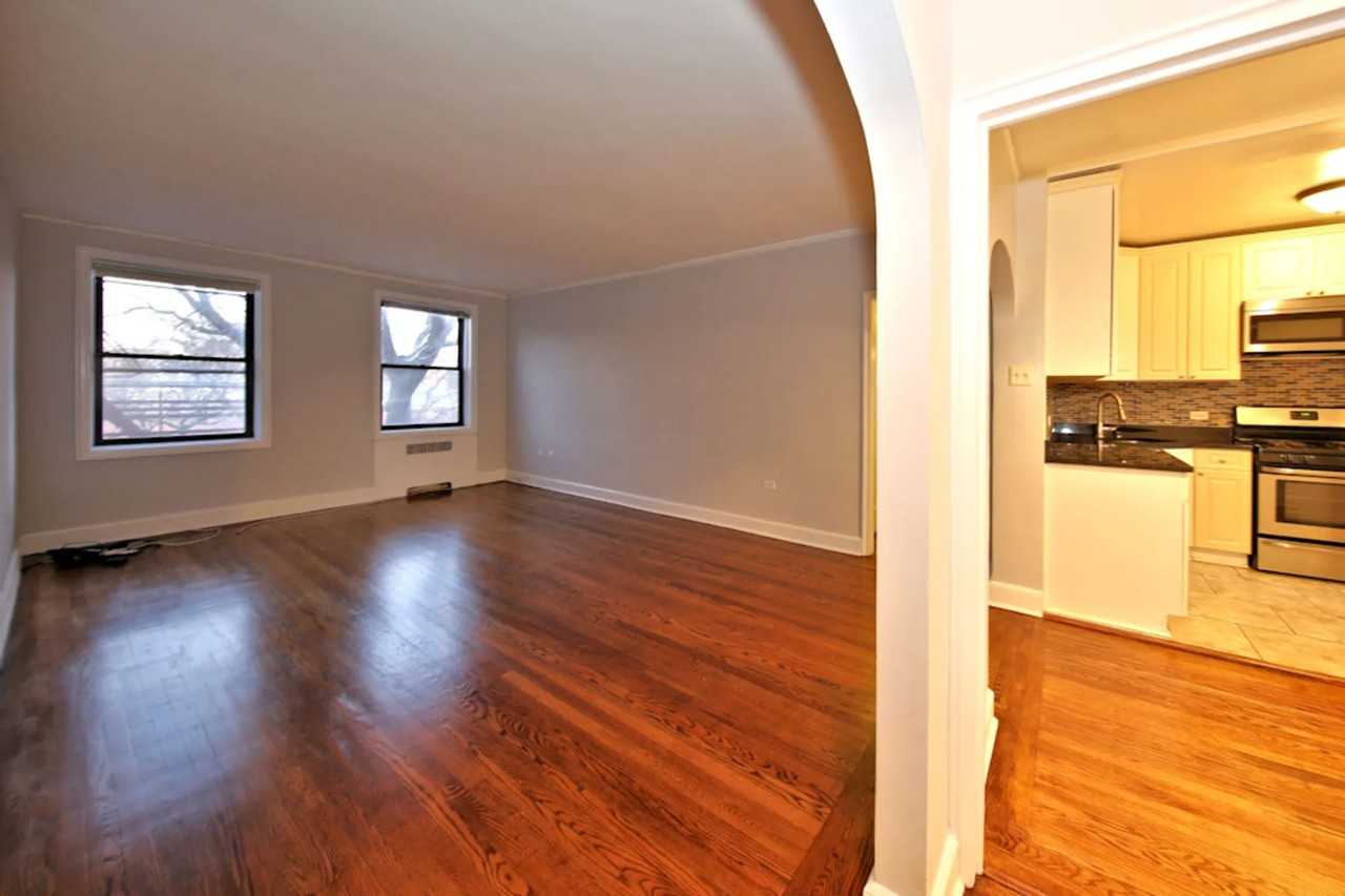 424 Larchmont Acres Apt C - Photo 2 of 10