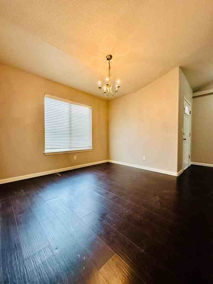 1014 Pepper Ln - Photo 4 of 20