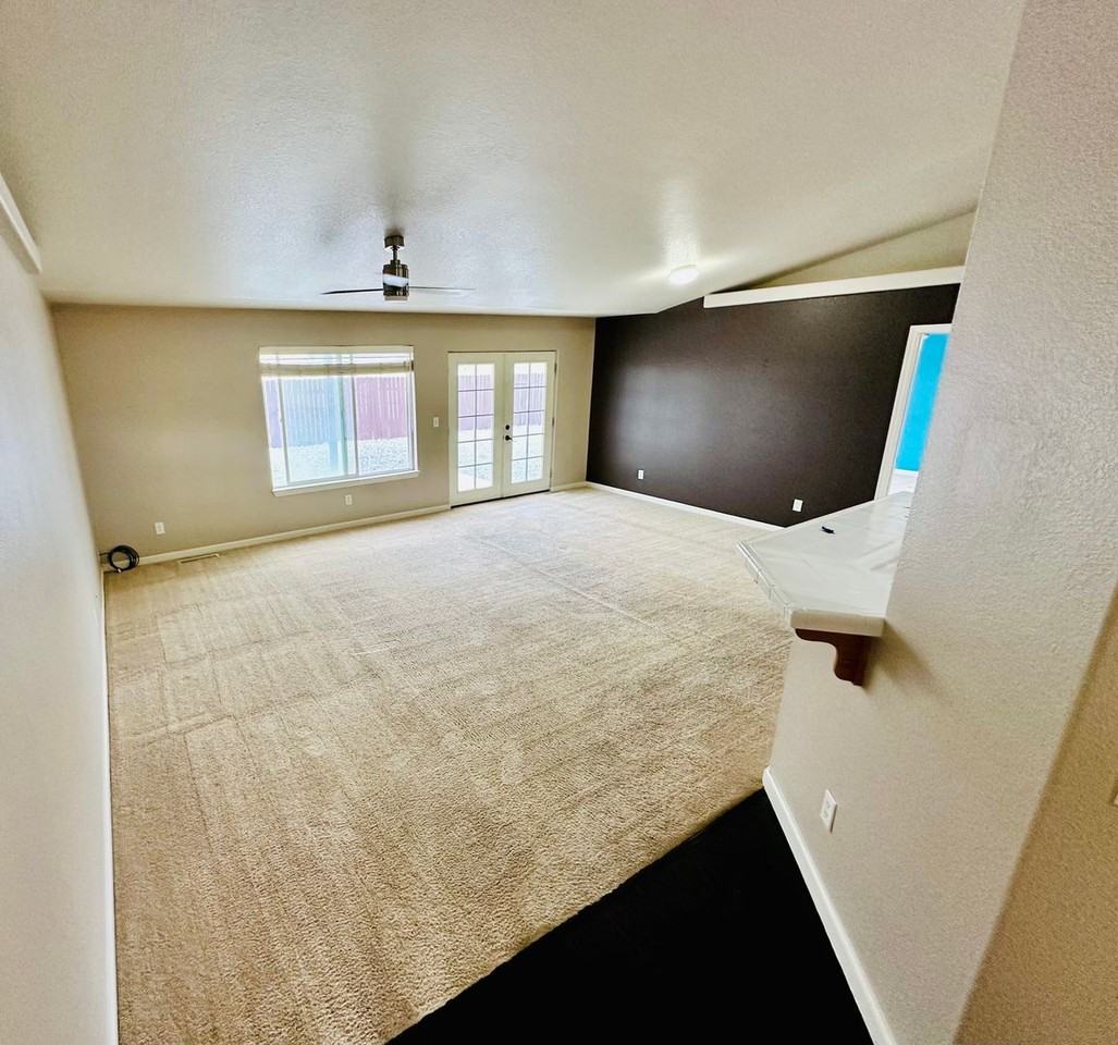 1014 Pepper Ln - Photo 5 of 20