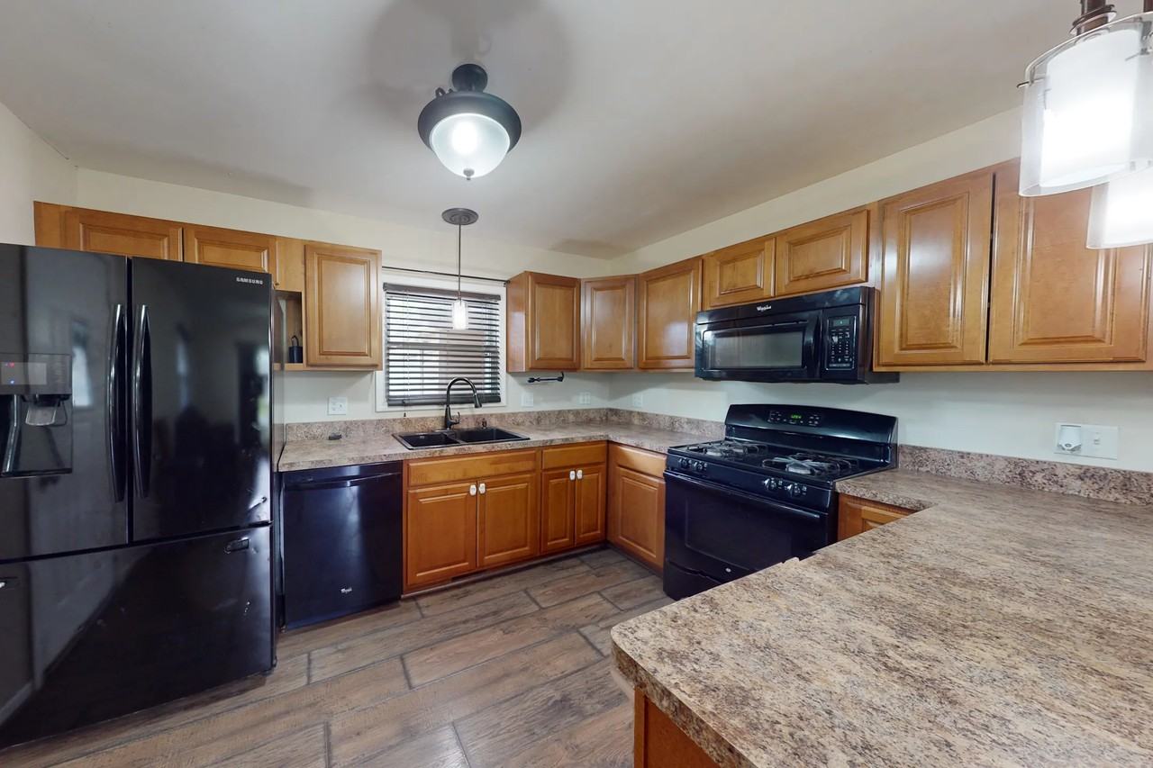 43 E 66th Pl - Photo 2 of 8