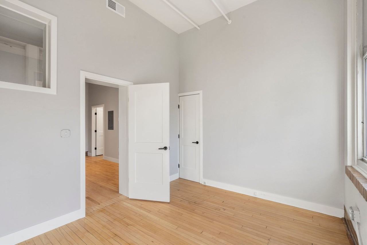 1409 N Washington Ave - Photo 2 of 11