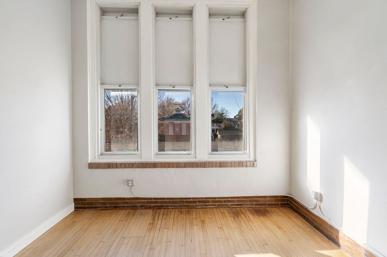 1409 N Washington Ave - Photo 3 of 11