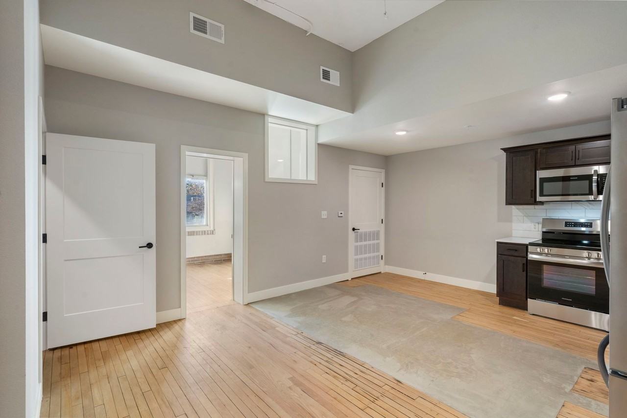 1409 N Washington Ave - Photo 5 of 11