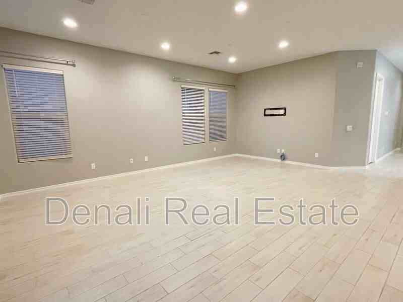 13682 N 144th Ln - Photo 4 of 33