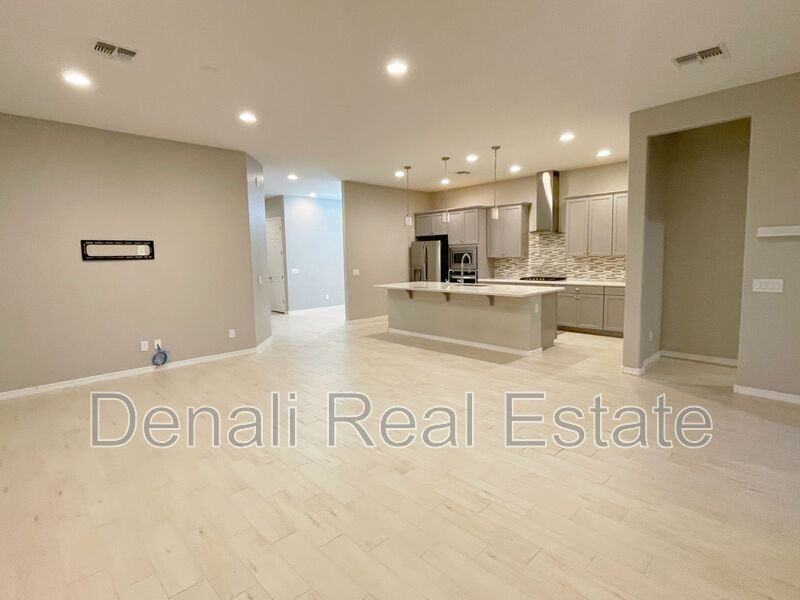 13682 N 144th Ln - Photo 5 of 33