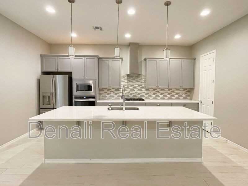 13682 N 144th Ln - Photo 7 of 33