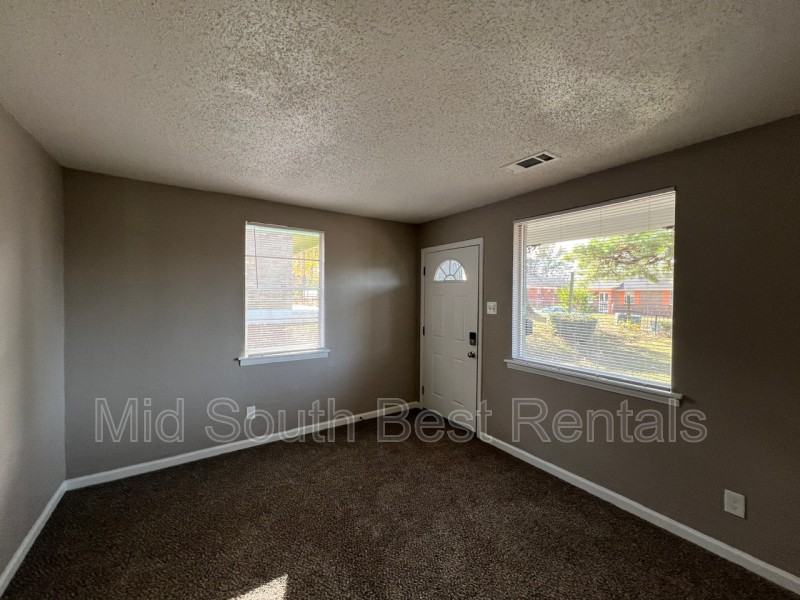 1690 Silver St - Photo 3 of 8