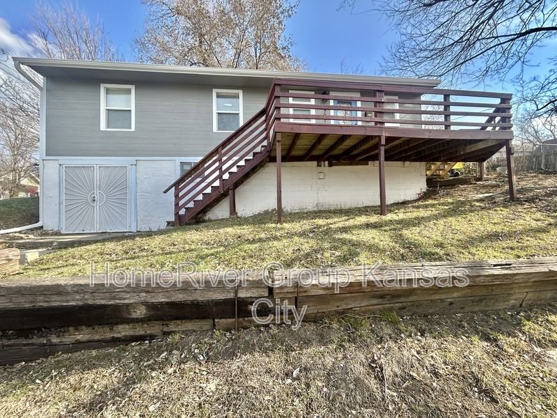 2701 Oakley Ave - Photo 3 of 13