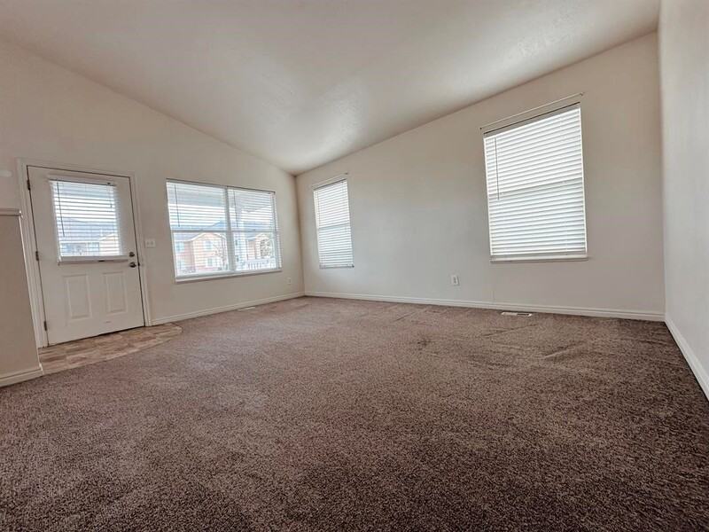 315 Nw - Photo 3 of 12
