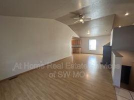 featured image of 631 W Meadowview Dr #4