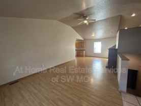 631 W Meadowview Dr #4 - Photo 1 of 1