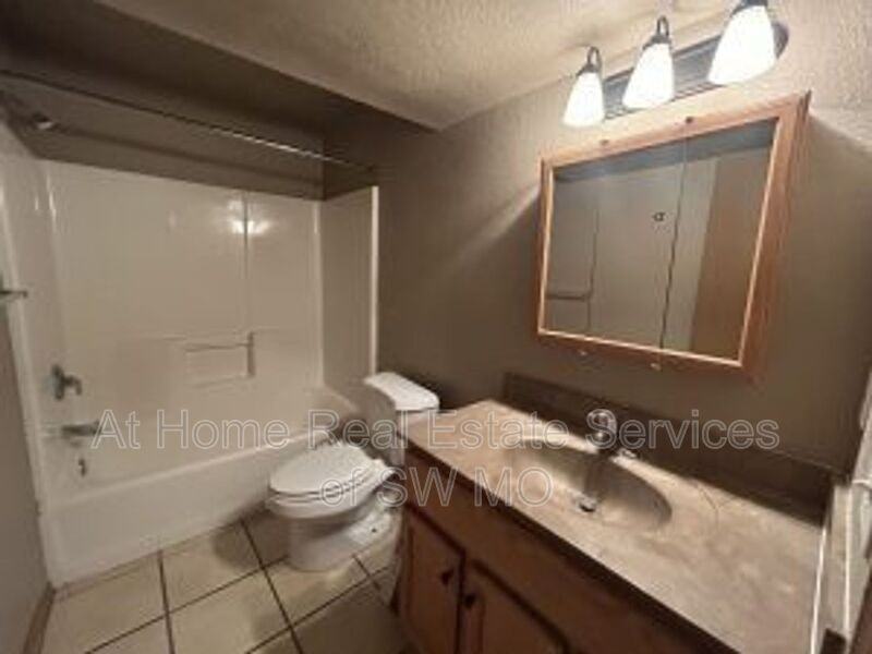 631 W Meadowview Dr #4 - Photo 3 of 10