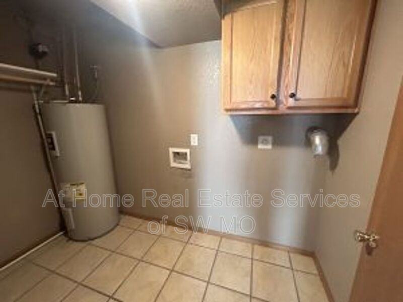 631 W Meadowview Dr #4 - Photo 4 of 10