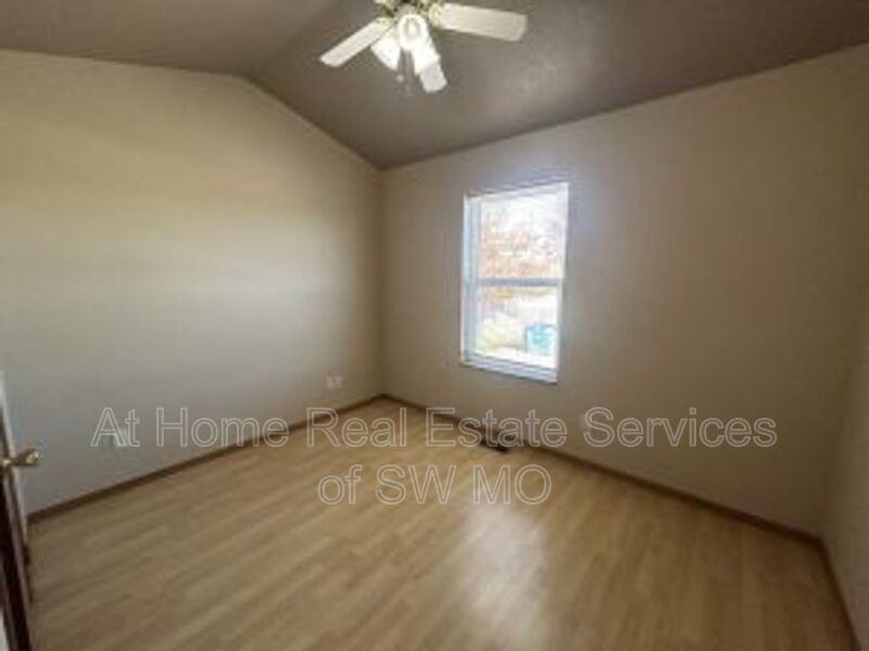 631 W Meadowview Dr #4 - Photo 6 of 10