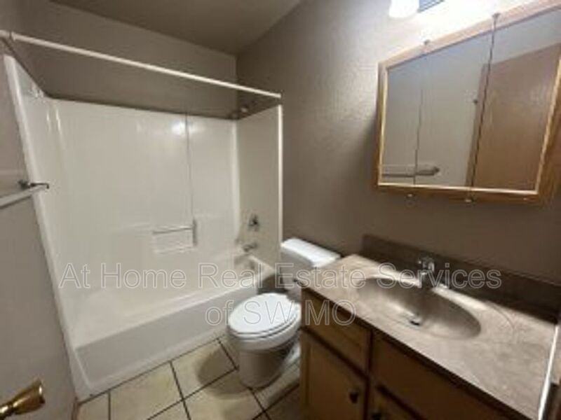 631 W Meadowview Dr #4 - Photo 7 of 10