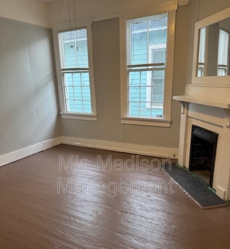 414 E 31st St - Photo 4 of 12