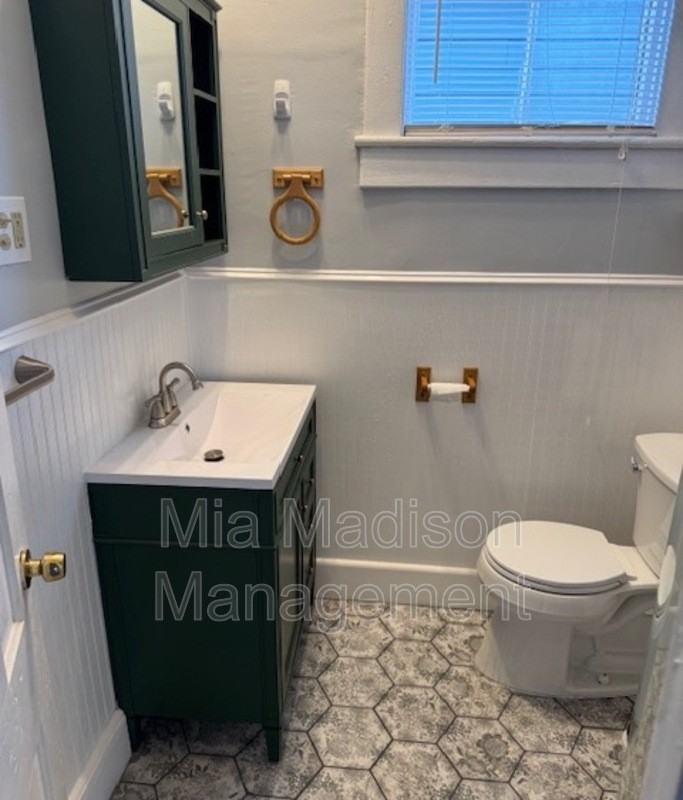 414 E 31st St - Photo 5 of 12