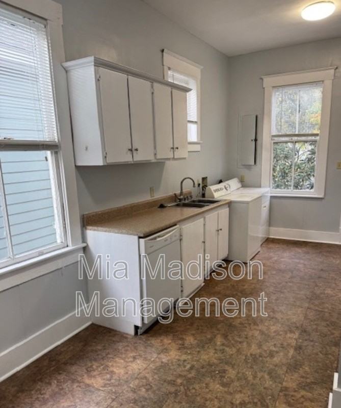 414 E 31st St - Photo 6 of 12