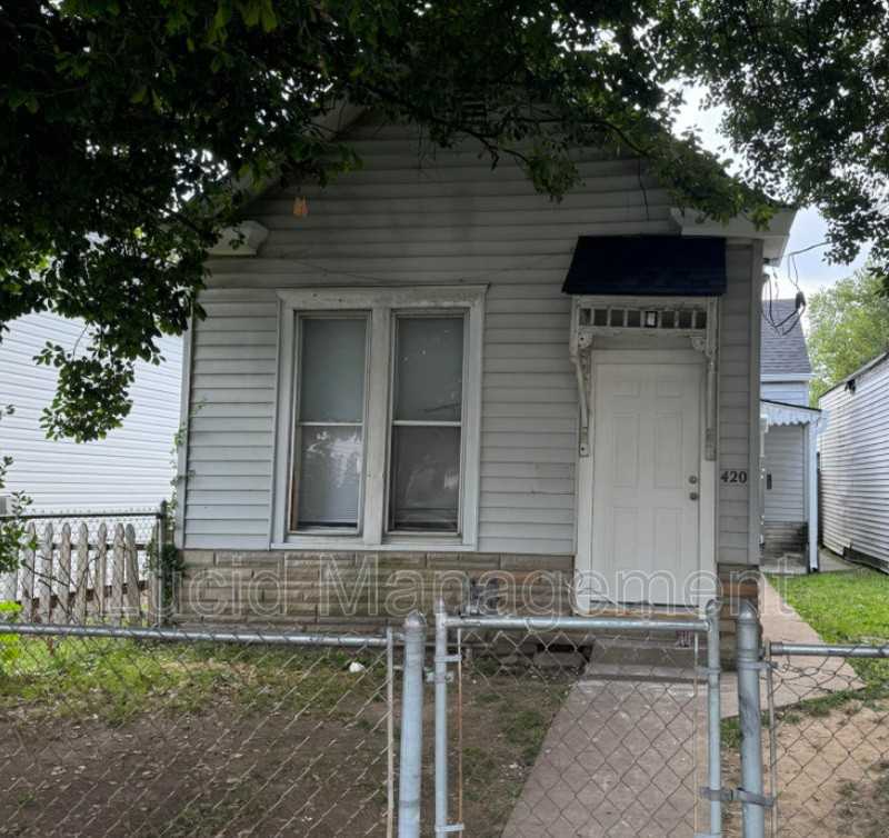 420 Montana Ave