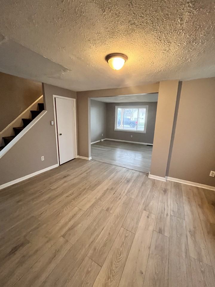 207 Church St - Photo 2 of 14