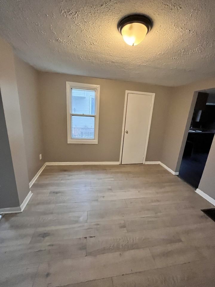 207 Church St - Photo 3 of 14