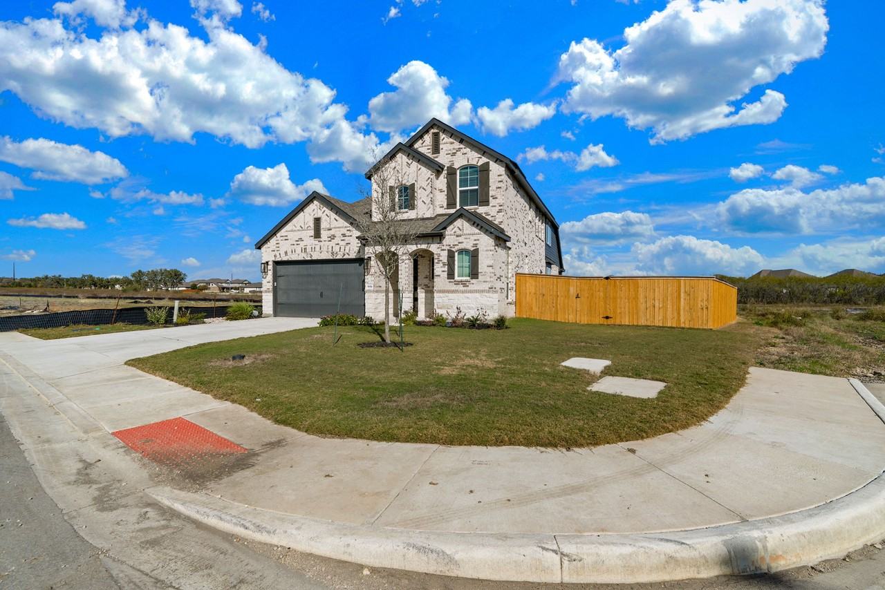 806 Saltbush St - Photo 2 of 33