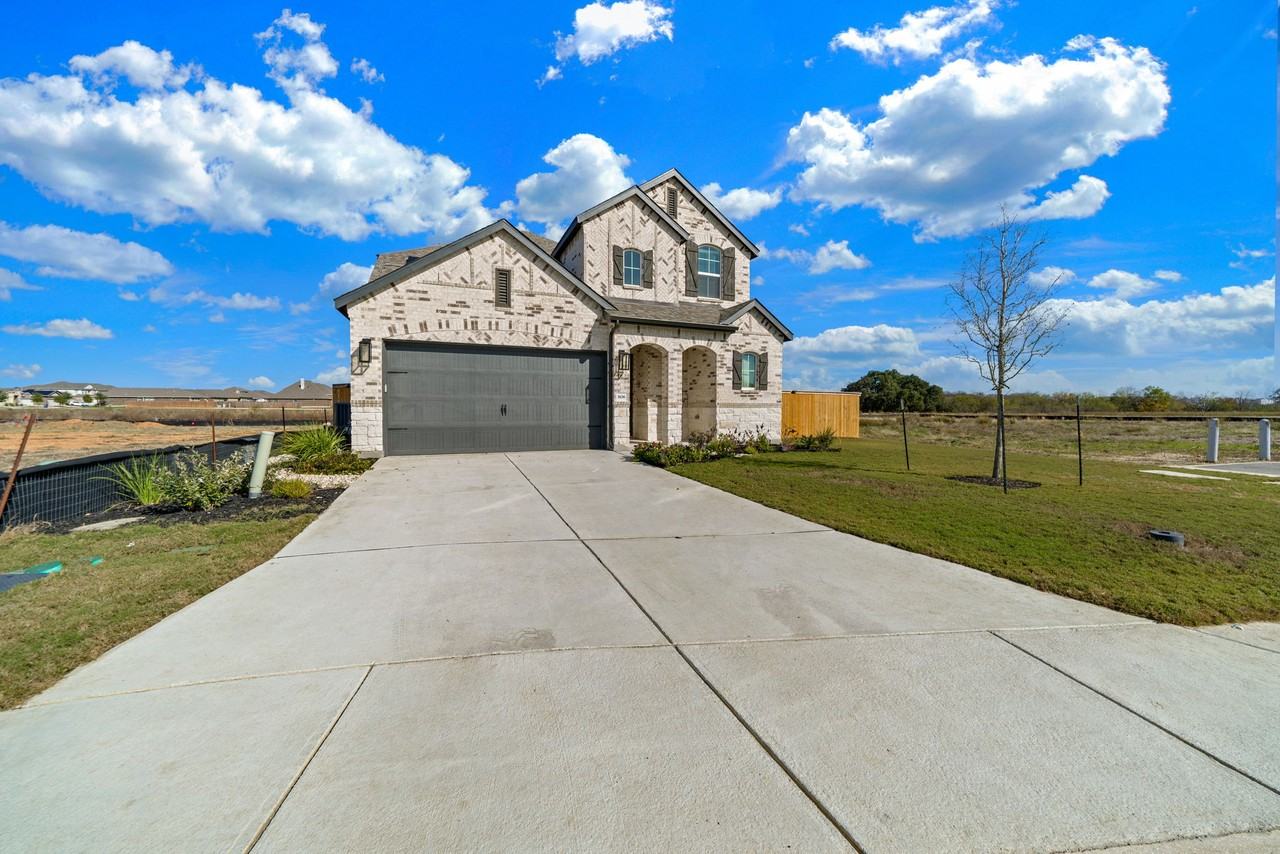 806 Saltbush St - Photo 3 of 33