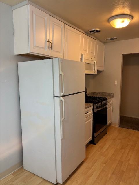 4830 Kitty Hawk St - Photo 3 of 9