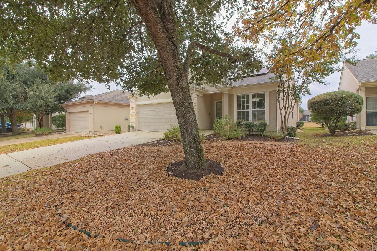 214 Crockett Loop - Photo 2 of 30