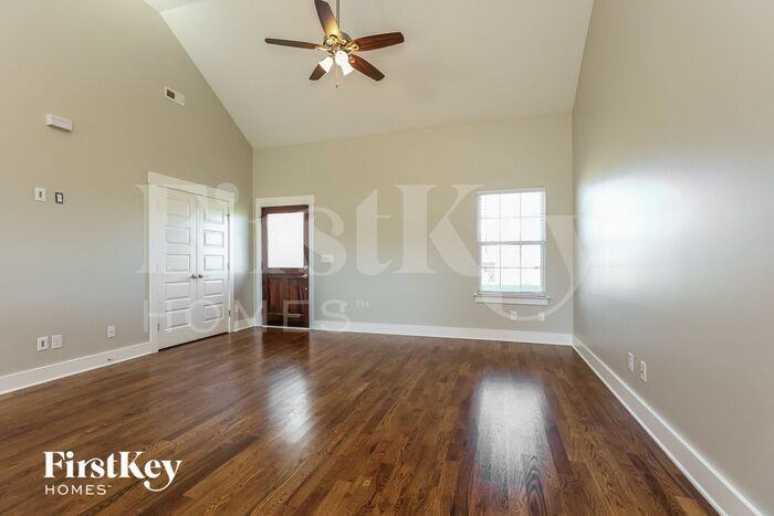 1016 Tulip Dr - Photo 3 of 15