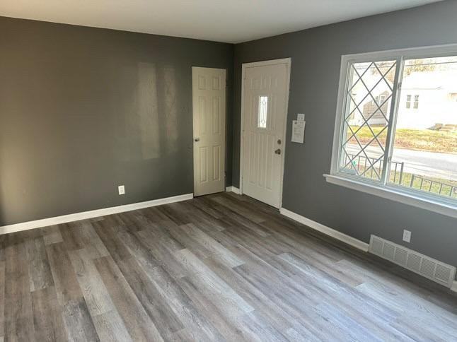 6037 Garfield Ave - Photo 5 of 18