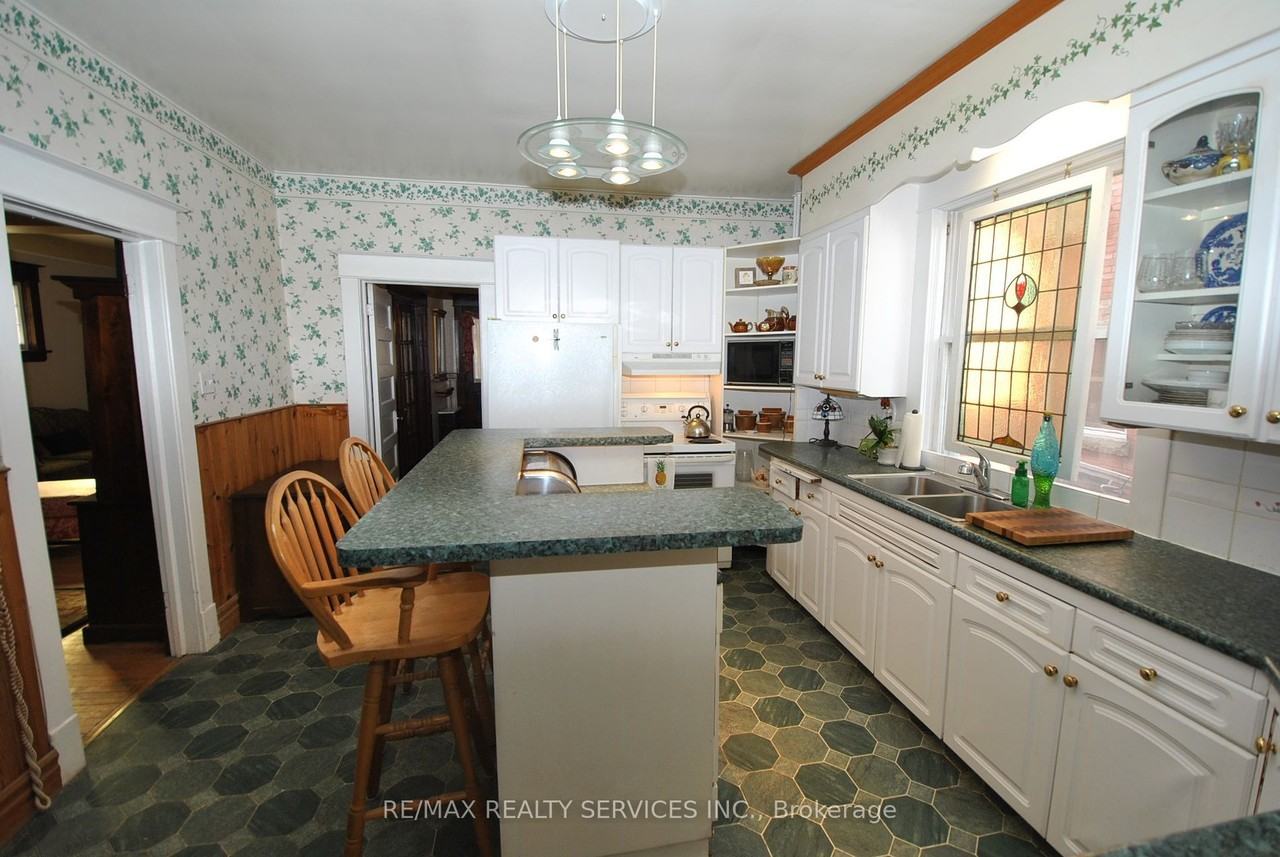 6 Elizabeth Street South - Photo 3 of 15