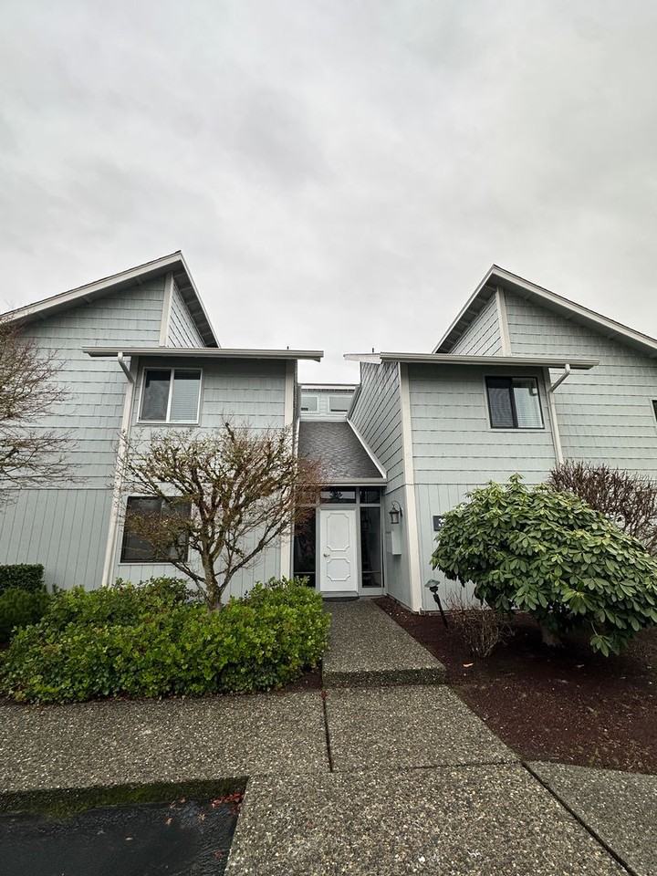 14133 Ne 7th Pl #3 - Photo 2 of 14