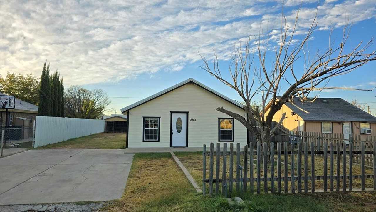 2113 W 3rd St - Photo 2 of 12