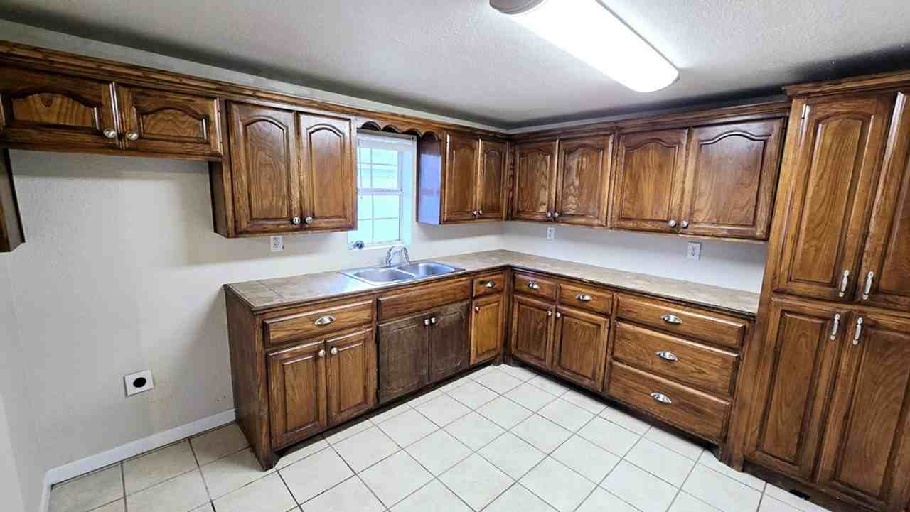 2113 W 3rd St - Photo 5 of 12