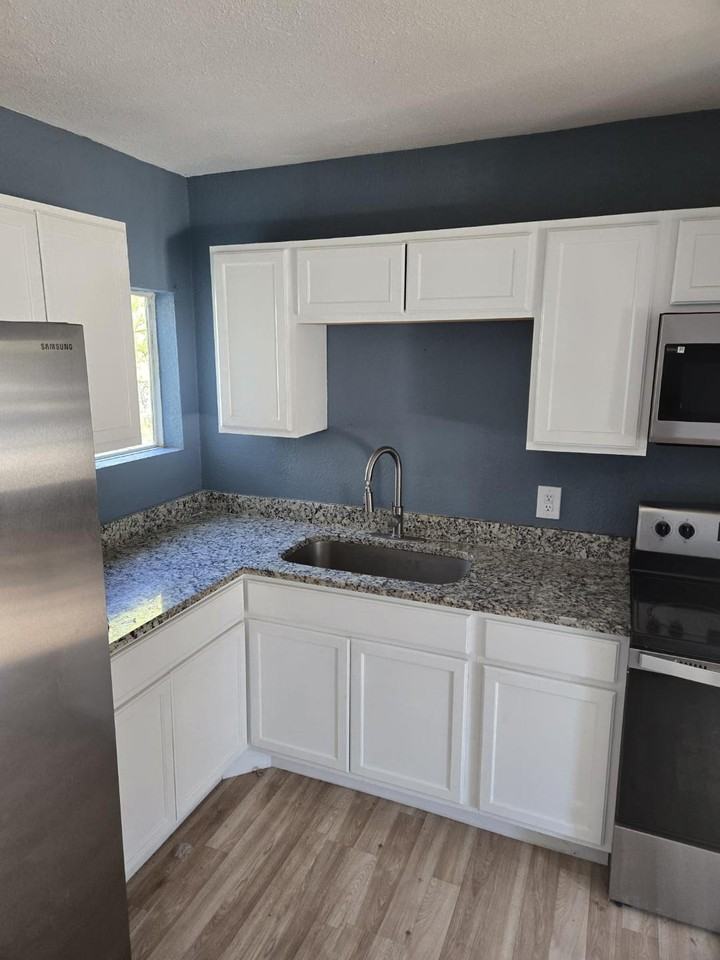 527 W Mariposa Dr #NA - Photo 2 of 12