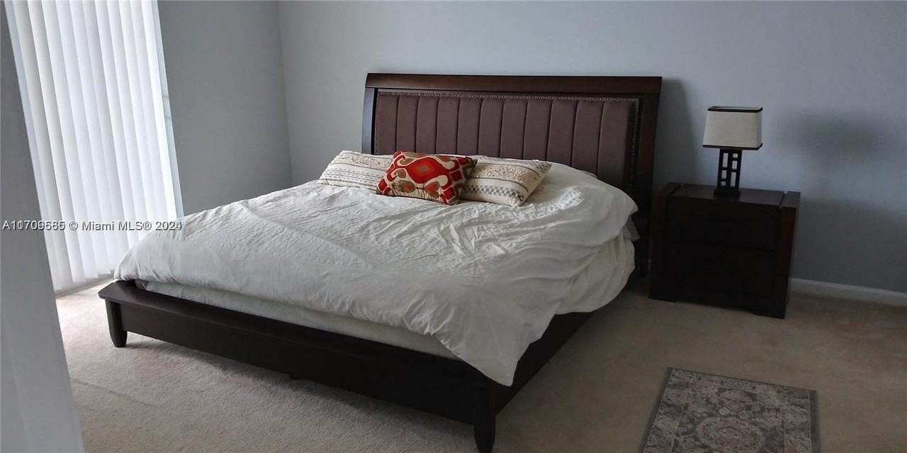 7900 Harbor Island Dr #806 - Photo 6 of 38