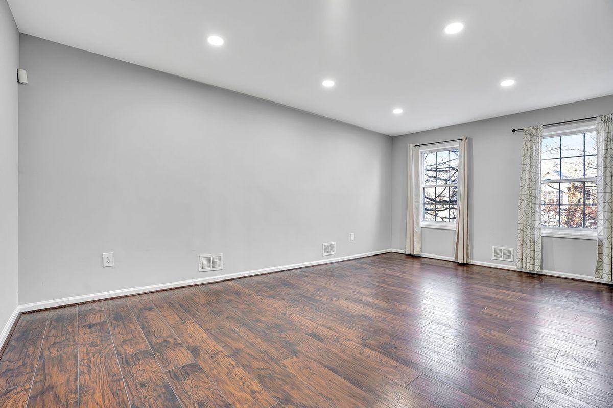 60 S Orange Ave - Photo 2 of 22