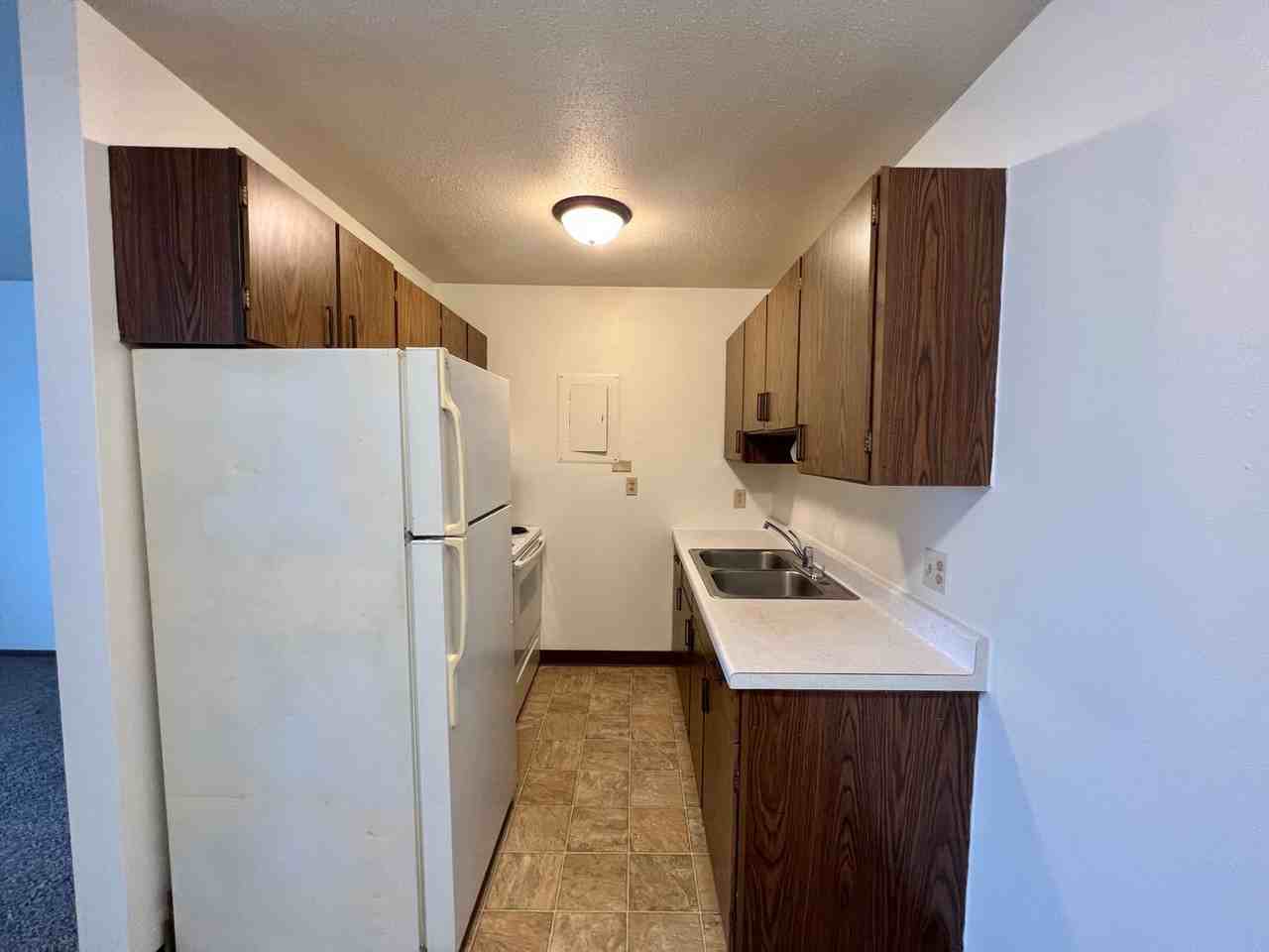 2615 - Photo 2 of 14