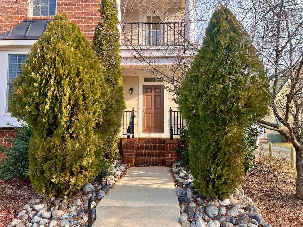 1025 Farrow Drive - Photo 2 of 43