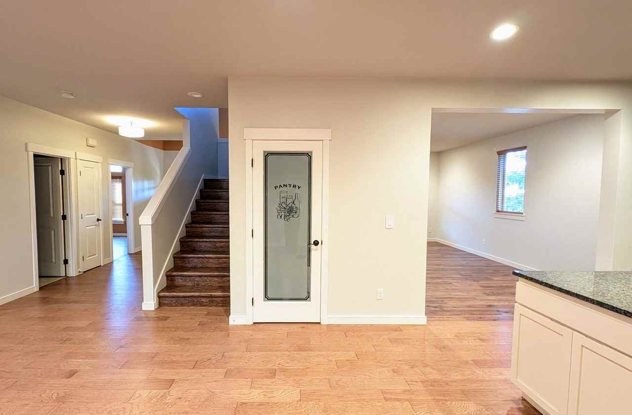 625 Covington Ave - Photo 5 of 27
